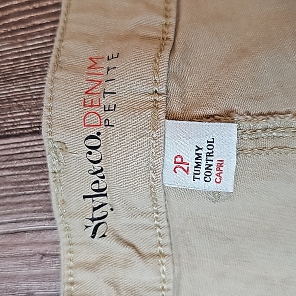NEW STYLE & CO TAN TUMMY CONTROL CAPRI PANTS - Picture 9 of 11